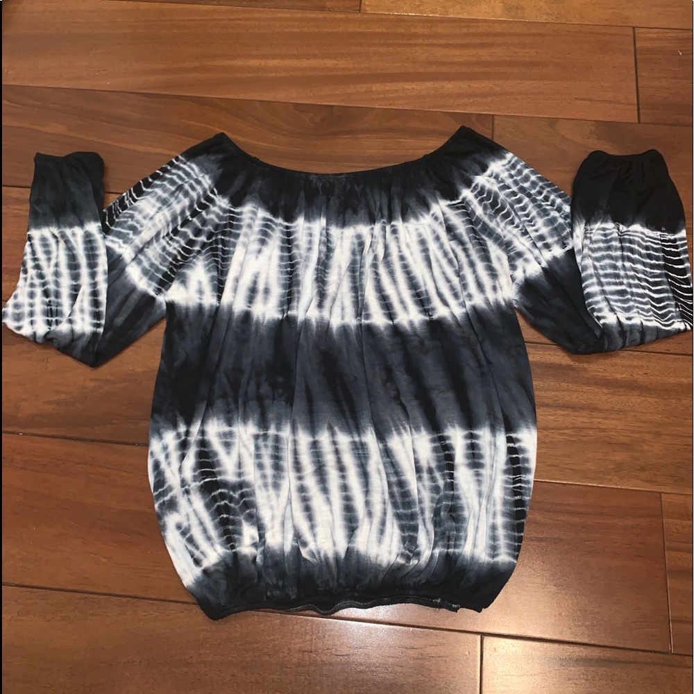 Tie dye off the should shirt